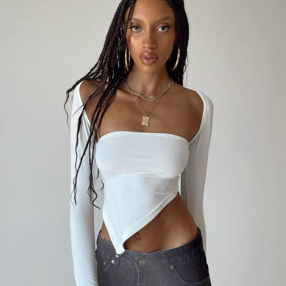 White Fitted Asymmetrical Long Sleeve croptop